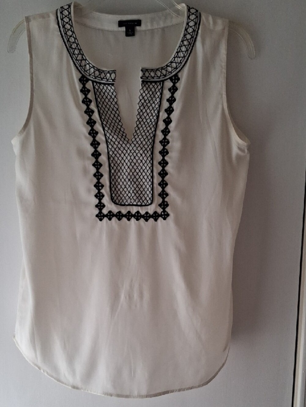 Ann Taylor White Top with Black Geometric Embroidery - Picture 2 of 4